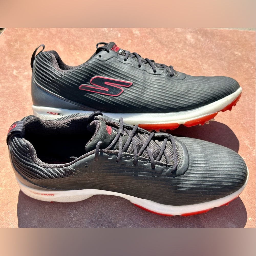 Skechers Men’s GoGolf Pro5 Size 10.5 Black with White soles. Pre-owned.